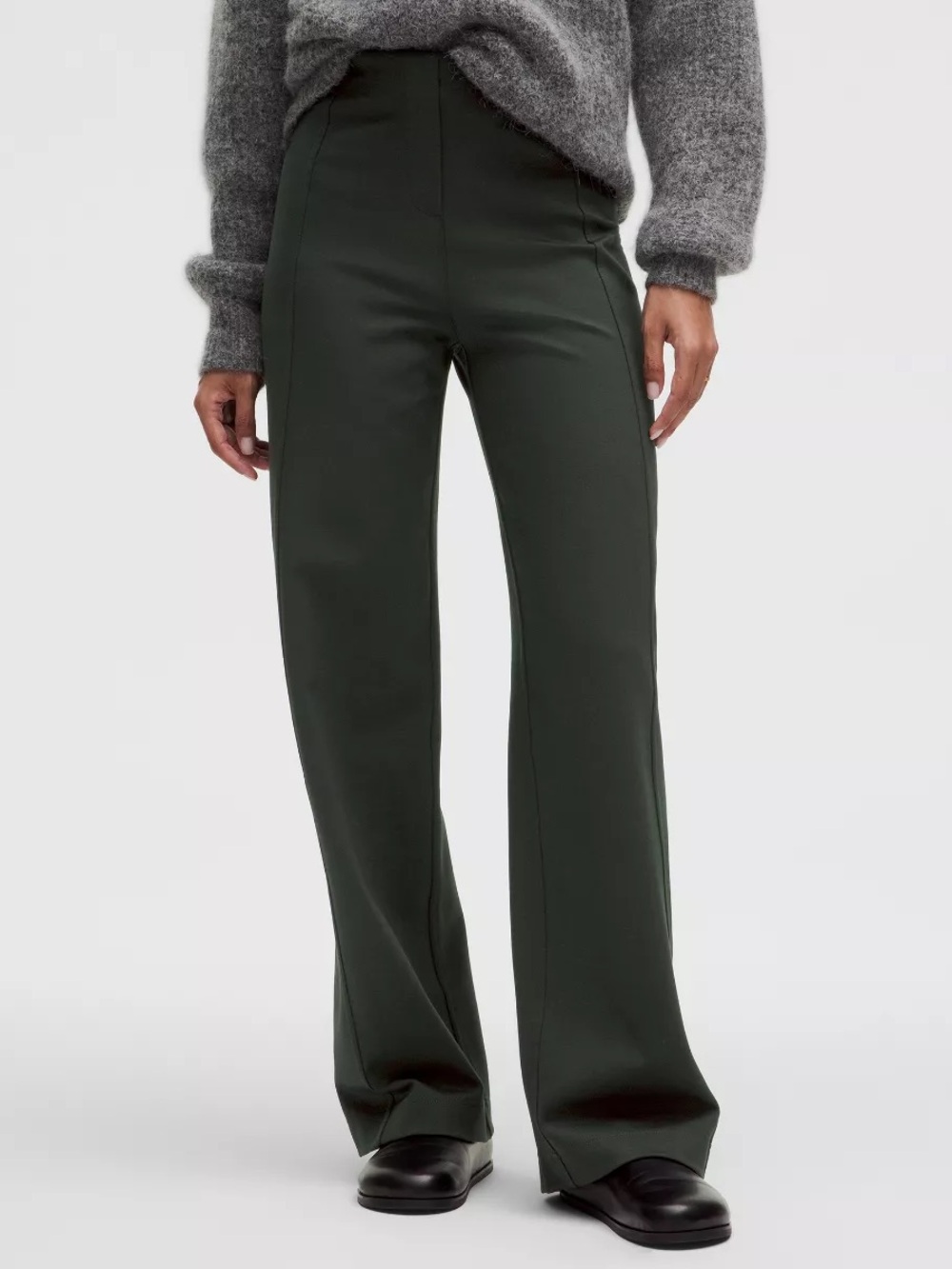 Lululemon Stretch Knit Straight-Leg Pull-On Pant
Blackened Pine Large